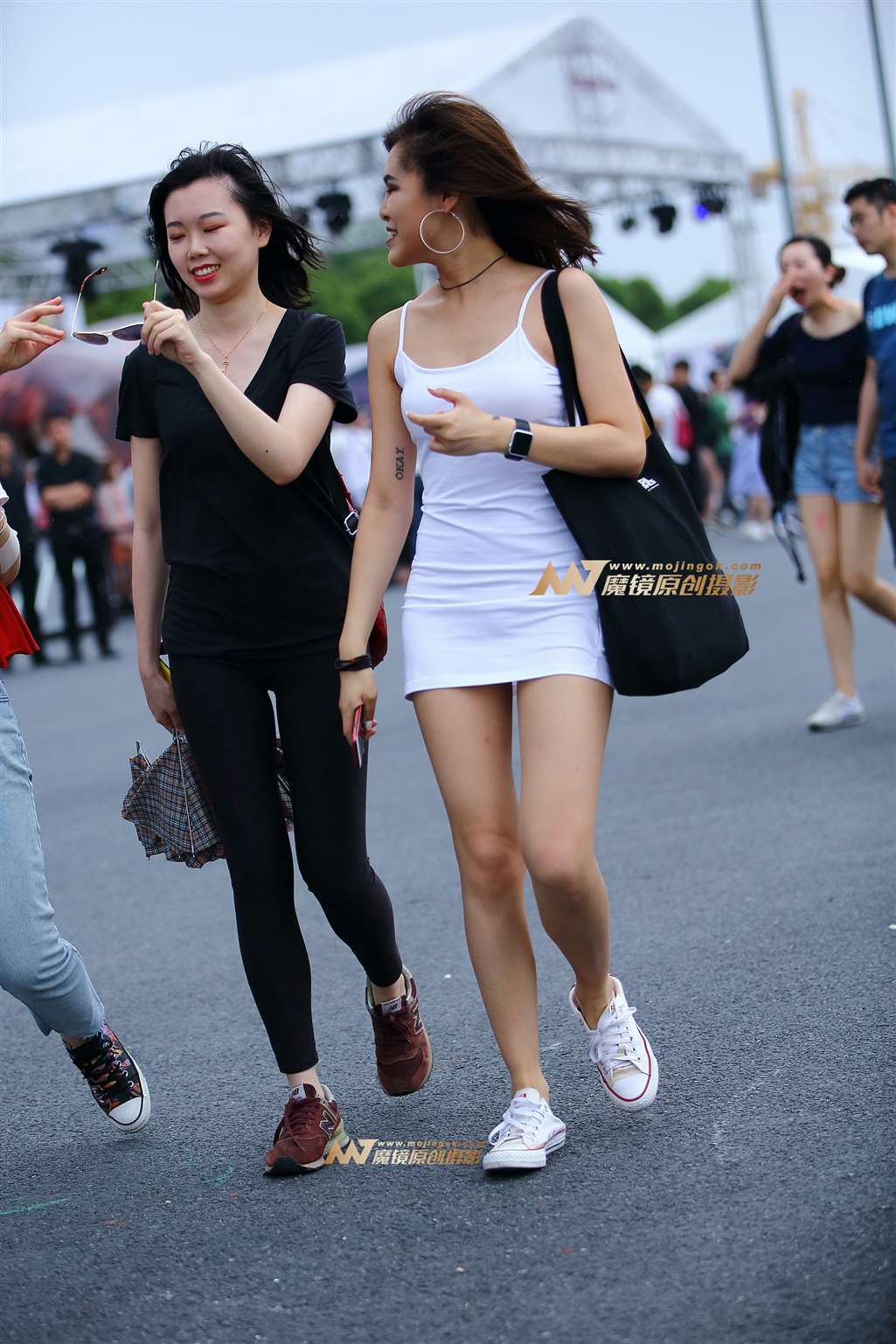 图片[4]-【Mark赛帖】超大耳环白色连衣短裙-街拍流行馆