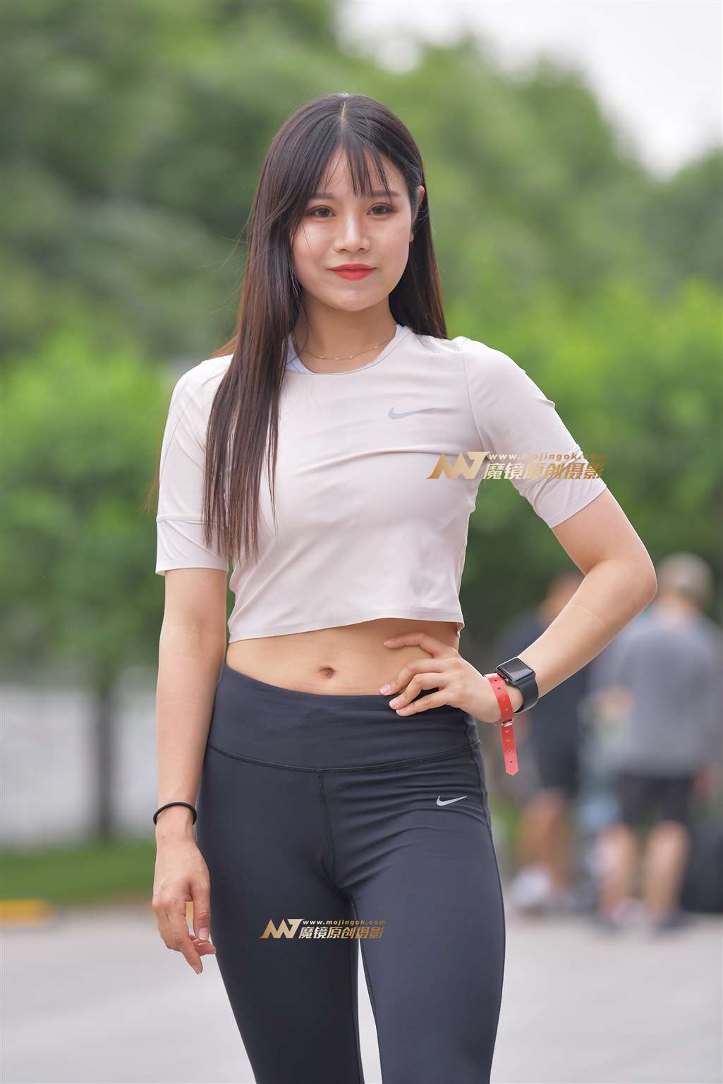 图片[5]-【红石赛帖】颜值高的长腿美女-街拍流行馆