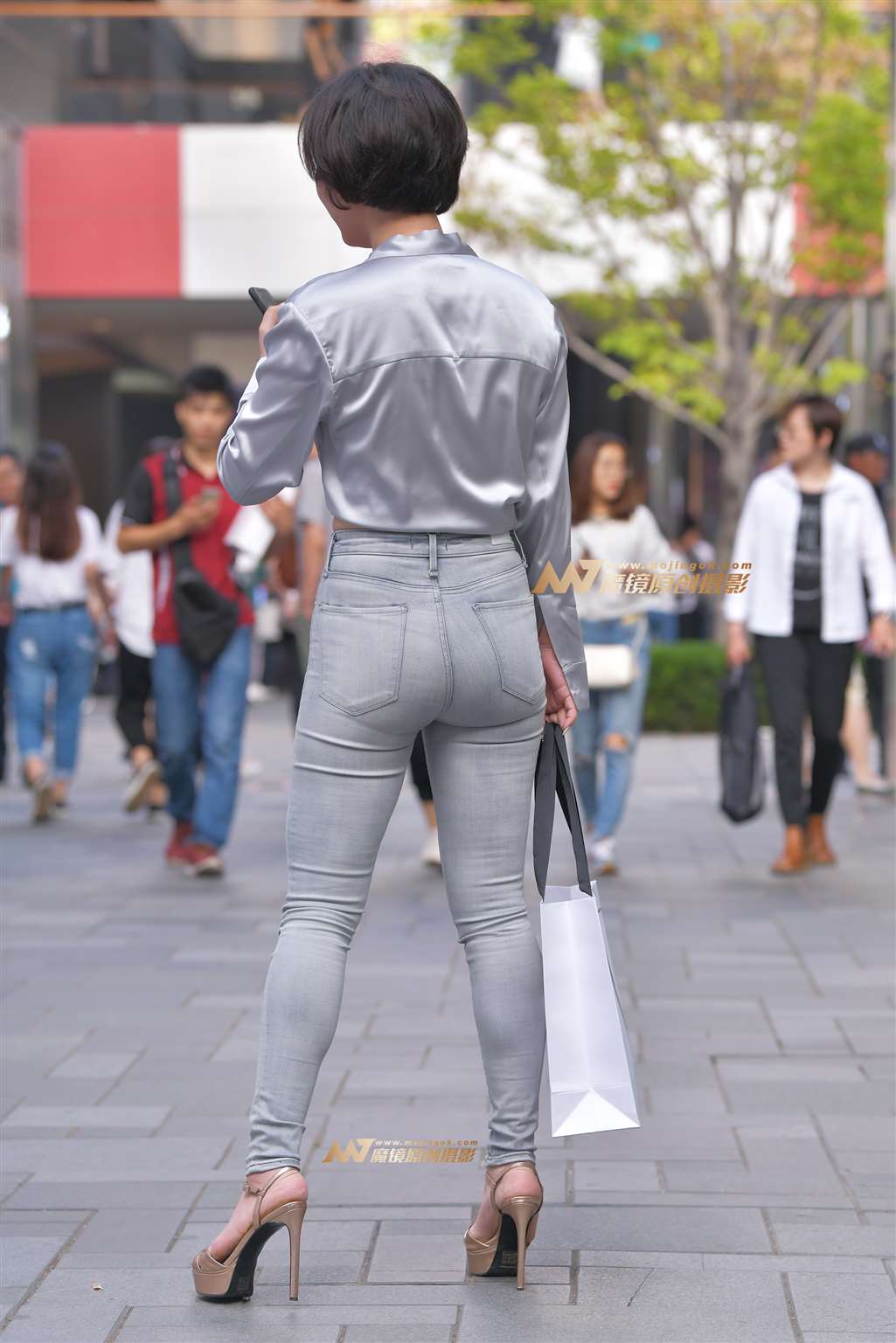 图片[2]-【红石赛贴】性感高跟牛仔少妇-街拍流行馆