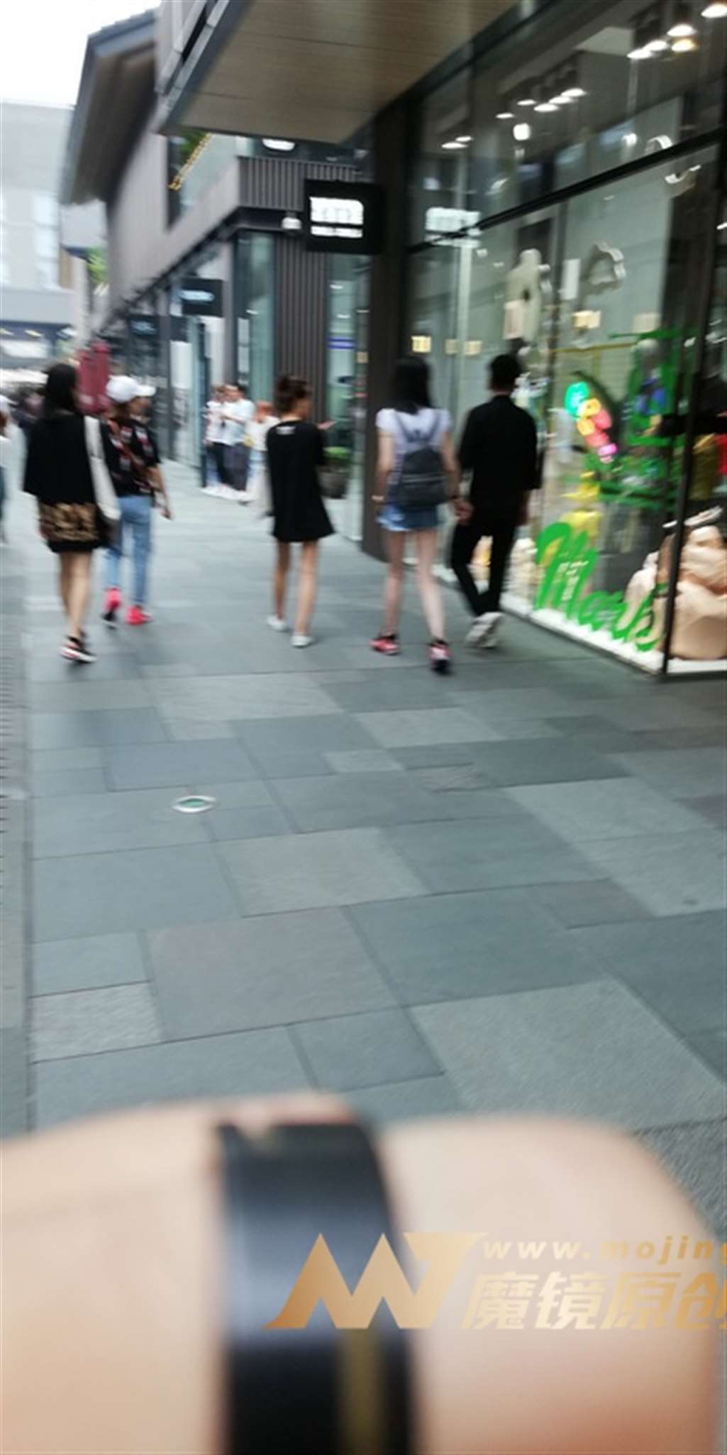 图片[3]-【视觉冲击赛帖】超短热裤 大长腿 女友-街拍流行馆
