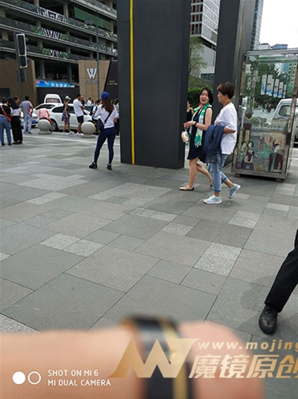 图片[3]-【久久赛帖】蓝色紧身运动裤美女-街拍流行馆