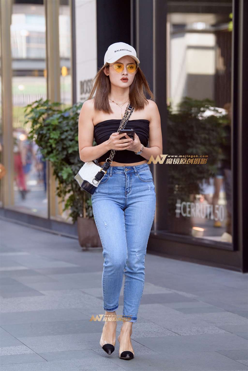图片[1]-【久久赛帖】高跟鞋紧身牛仔裤美女-街拍流行馆