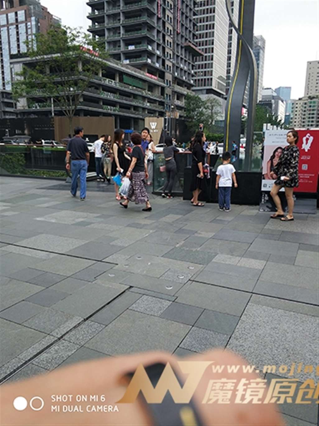 图片[3]-【久久赛帖】娇小玲珑紧身裤美女-街拍流行馆