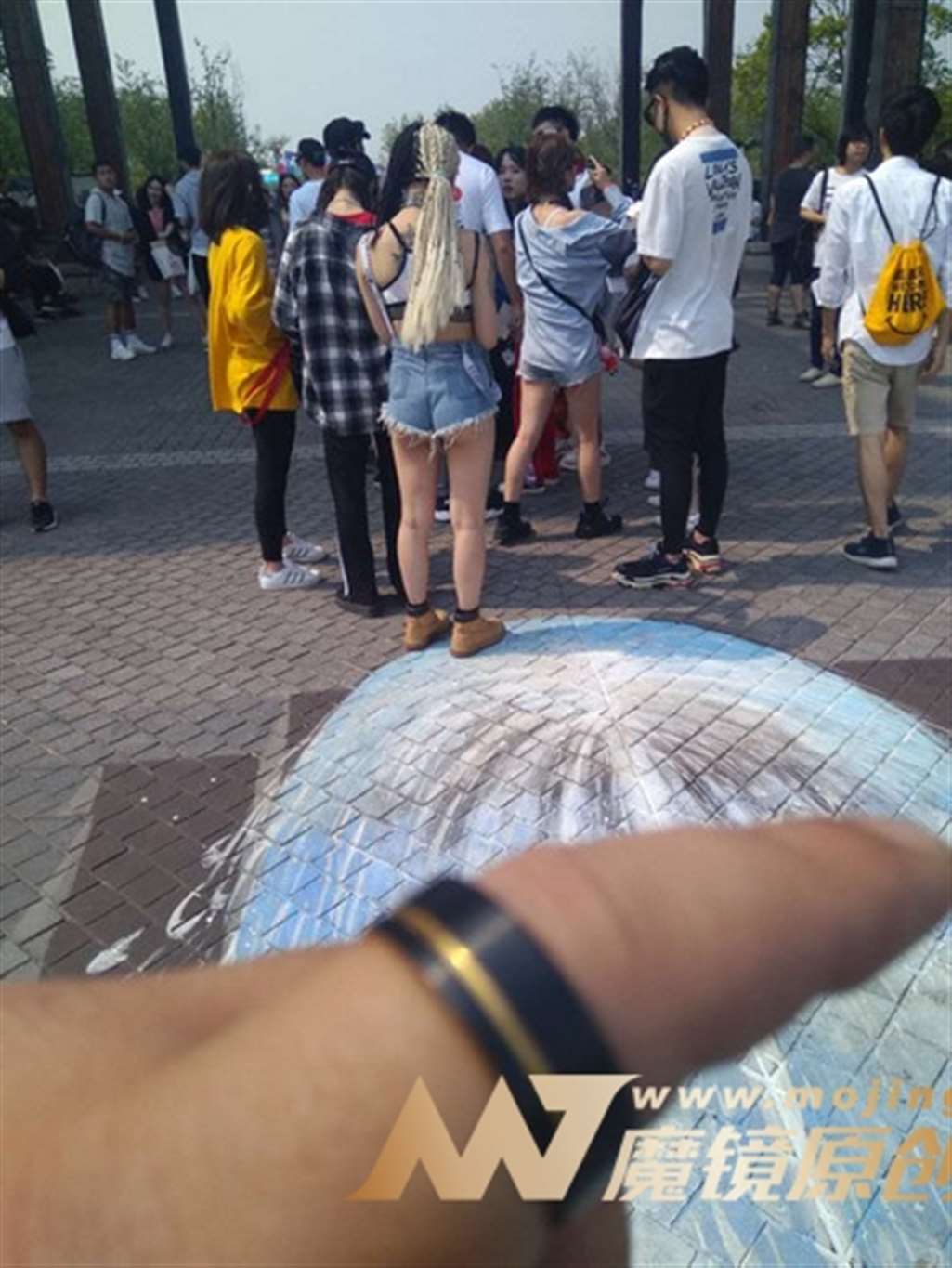 图片[3]-【咔喳赛贴】装扮前卫的妹妹-街拍流行馆