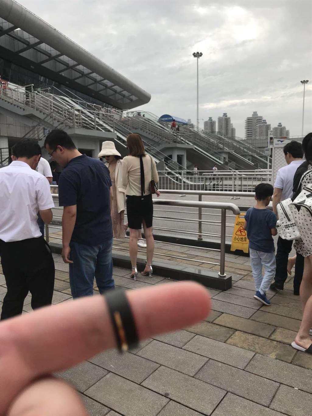 图片[3]-【辉辉赛贴0-第六贴】高冷气质短发小姐姐-街拍流行馆