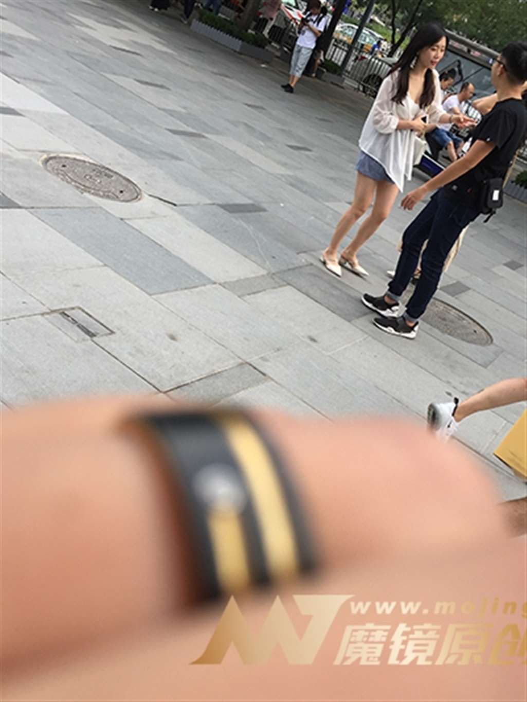 图片[3]-【红石赛贴】神情优雅-街拍流行馆