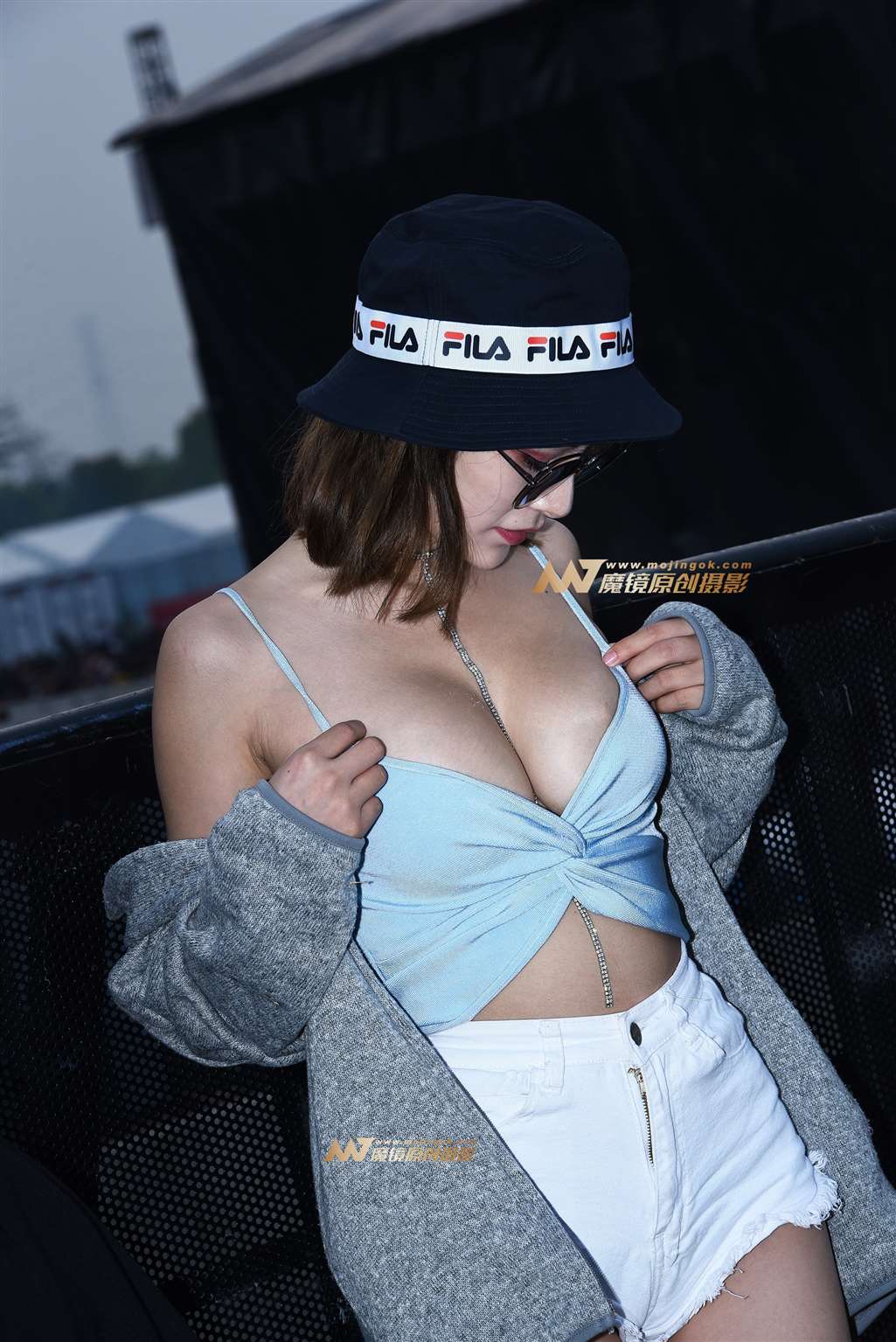 图片[4]-【咔喳赛贴】淡定从容的热裤美眉-街拍流行馆