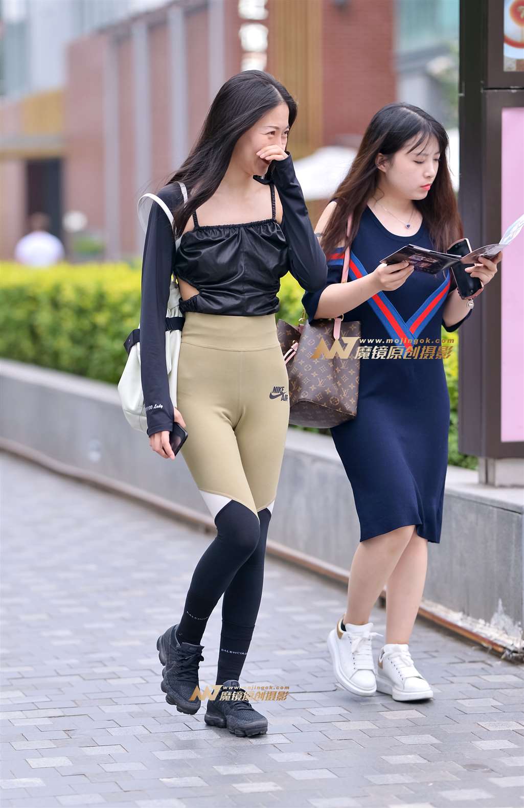 图片[4]-健美裤魔鬼身材小美女-街拍流行馆