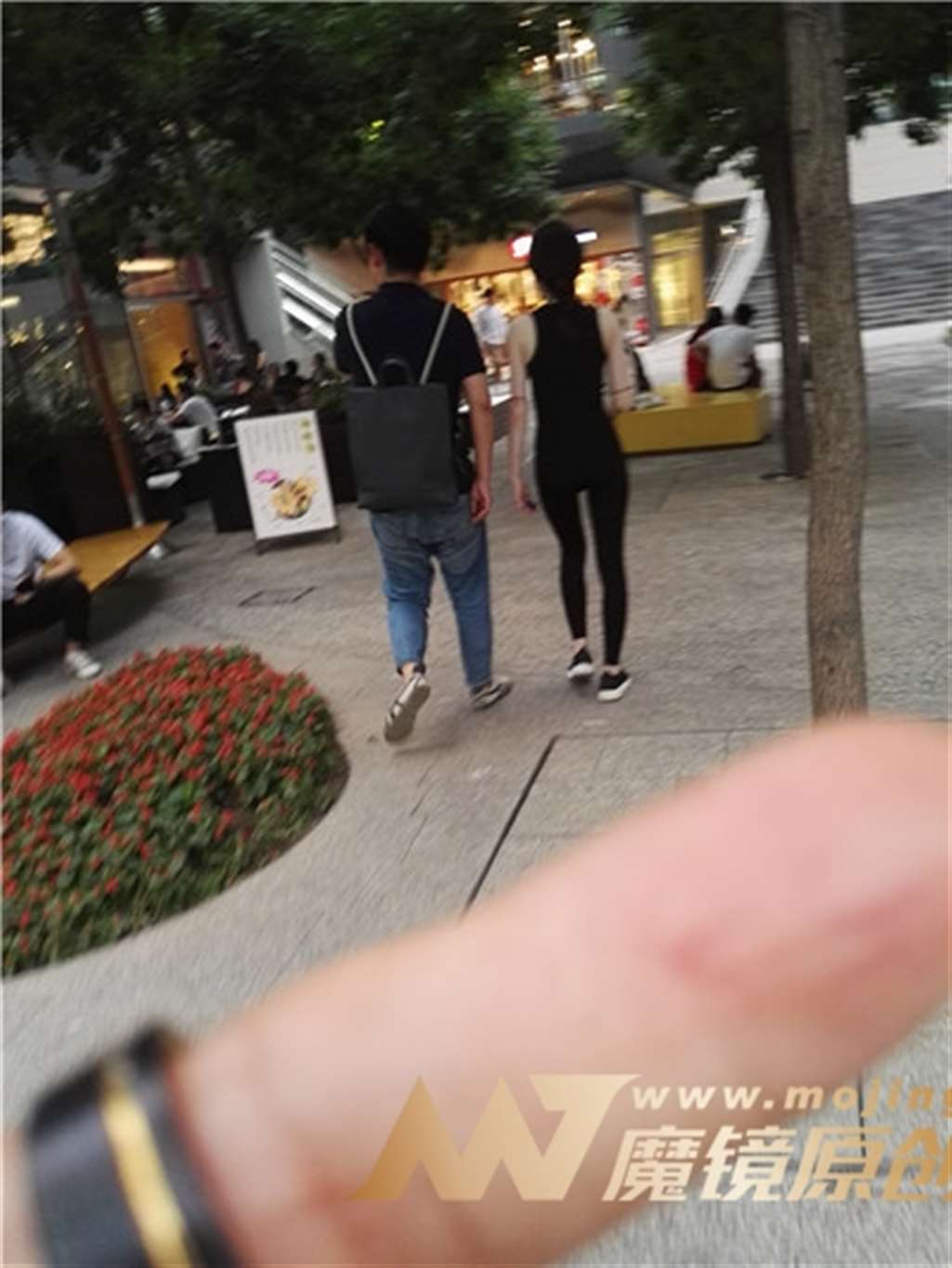 图片[3]-凹凸有致健美姑娘-街拍流行馆