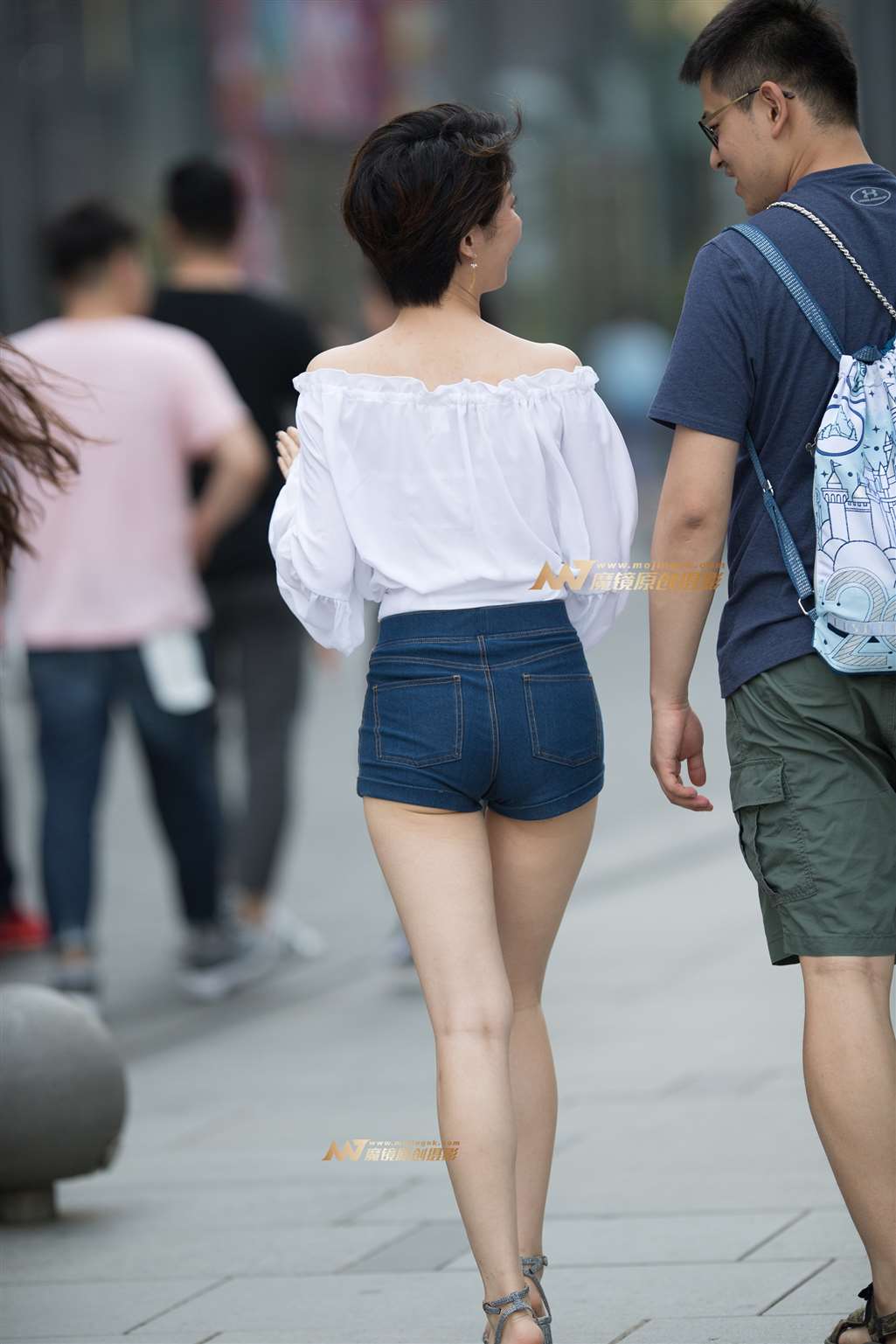 图片[1]-【一只傻麋鹿赛帖】知性美腿女人-街拍流行馆