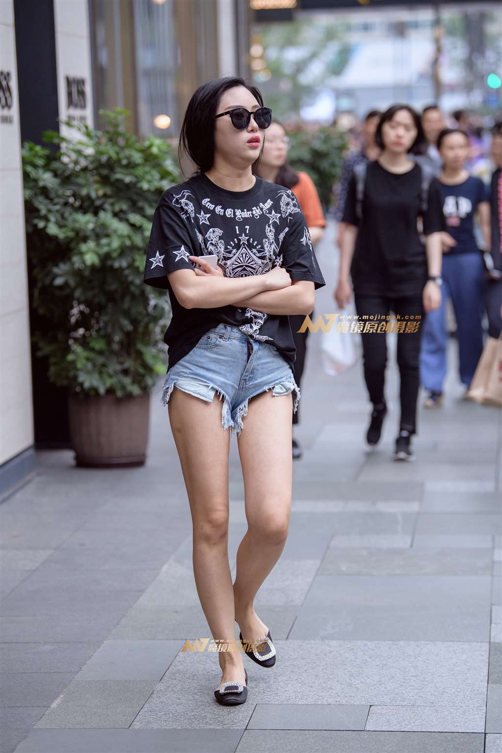 图片[5]-【久久赛帖】超短热裤妹子小露月牙-街拍流行馆