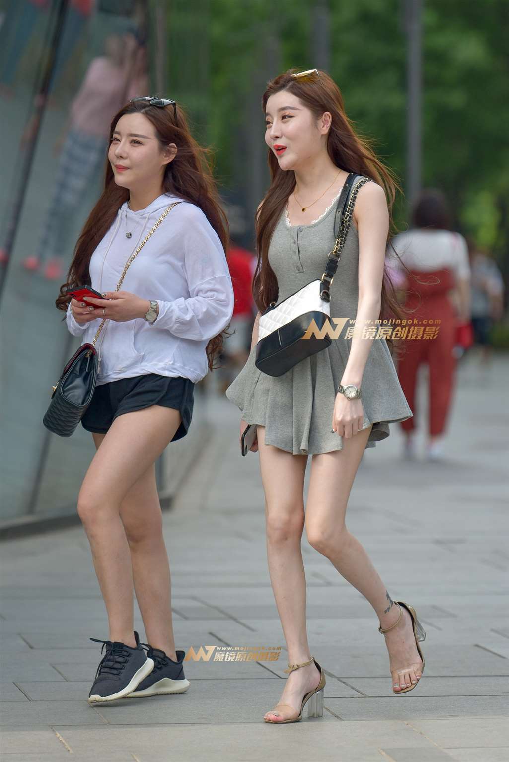 图片[5]-高挑长腿短裙靓女-街拍流行馆