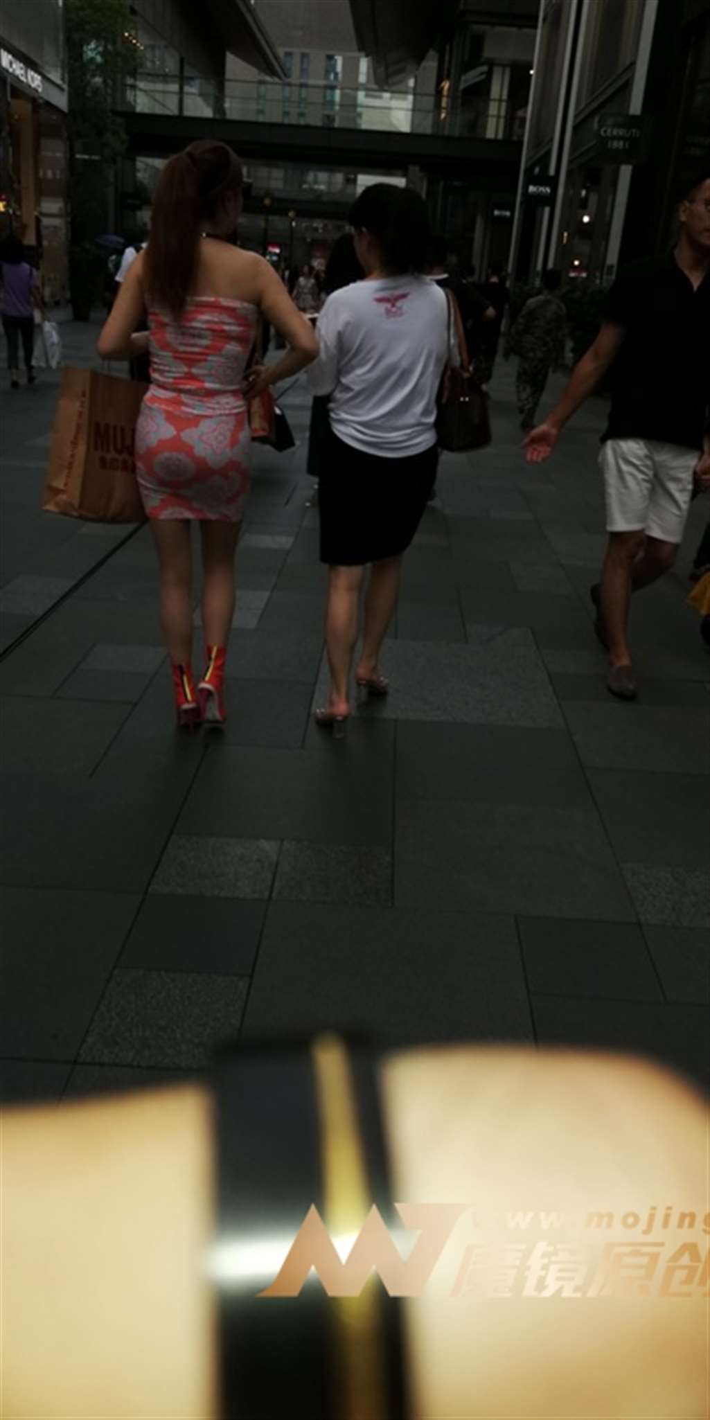 图片[3]-【视觉冲击赛帖】身材好，时髦，丰韵的女人-街拍流行馆