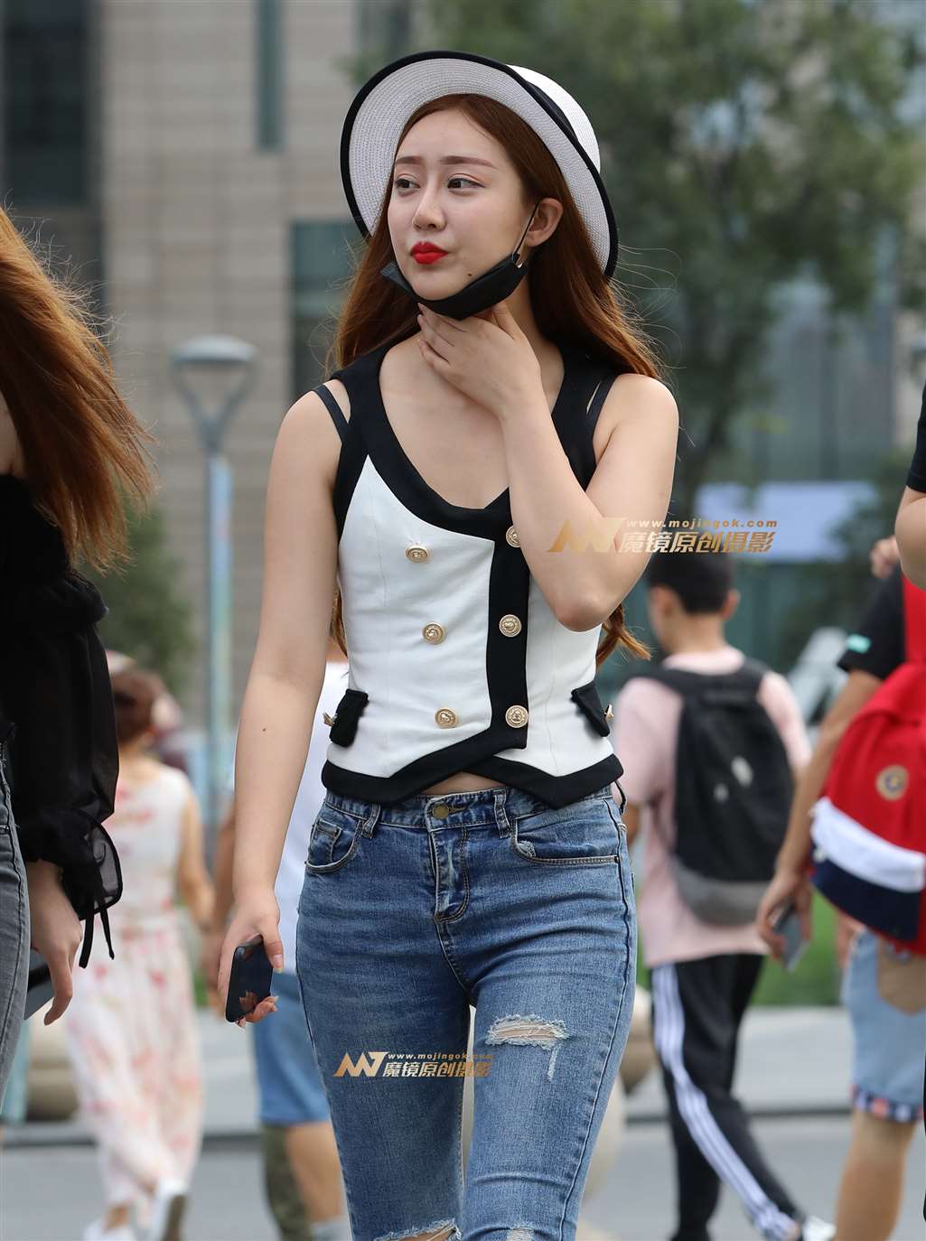 图片[1]-【视觉冲击赛帖】好久没遇到这么圆润的紧牛美女了-街拍流行馆