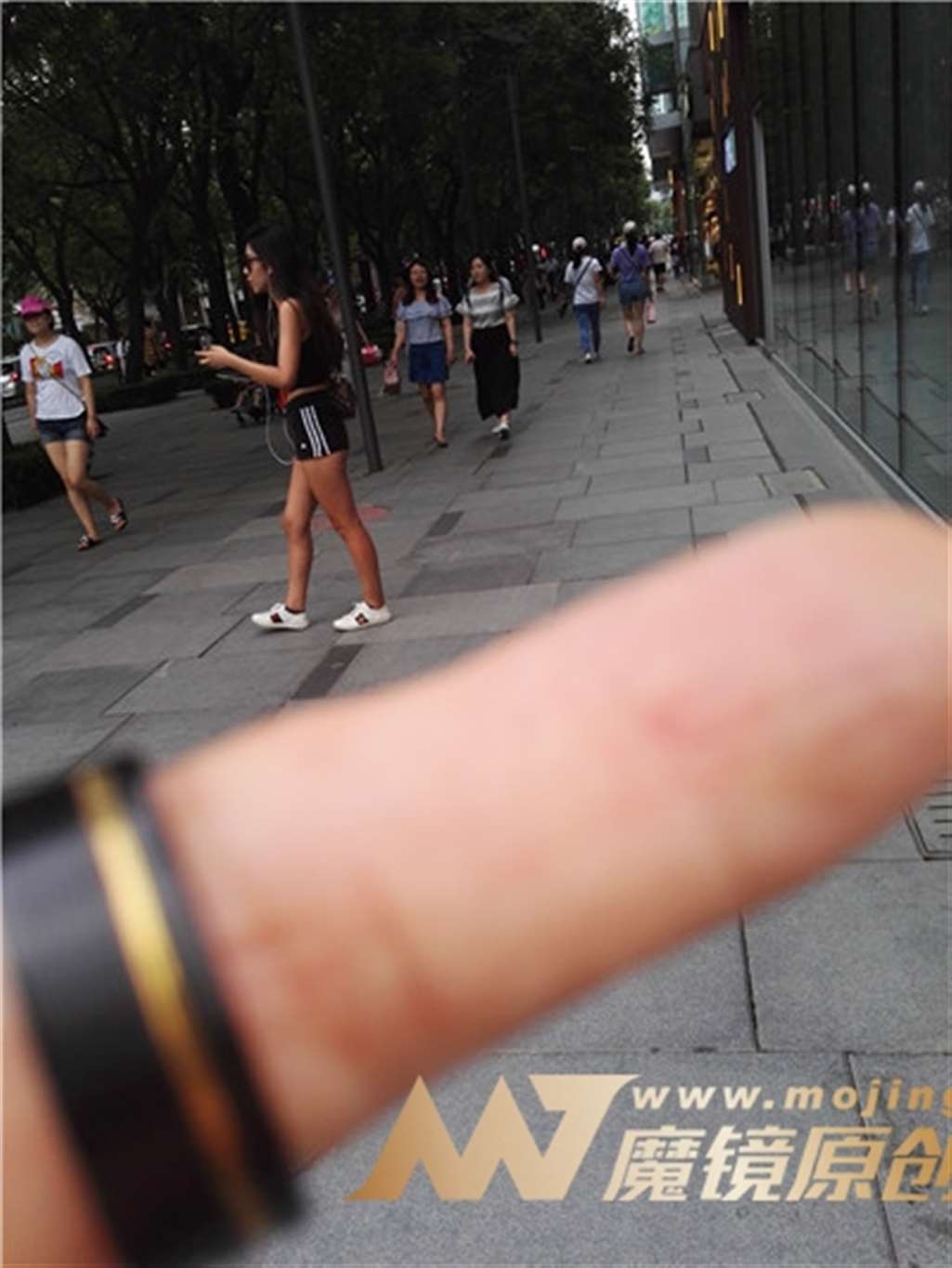 图片[3]-左手倒影赛帖：热裤小麦色性感美女真有魅力-街拍流行馆