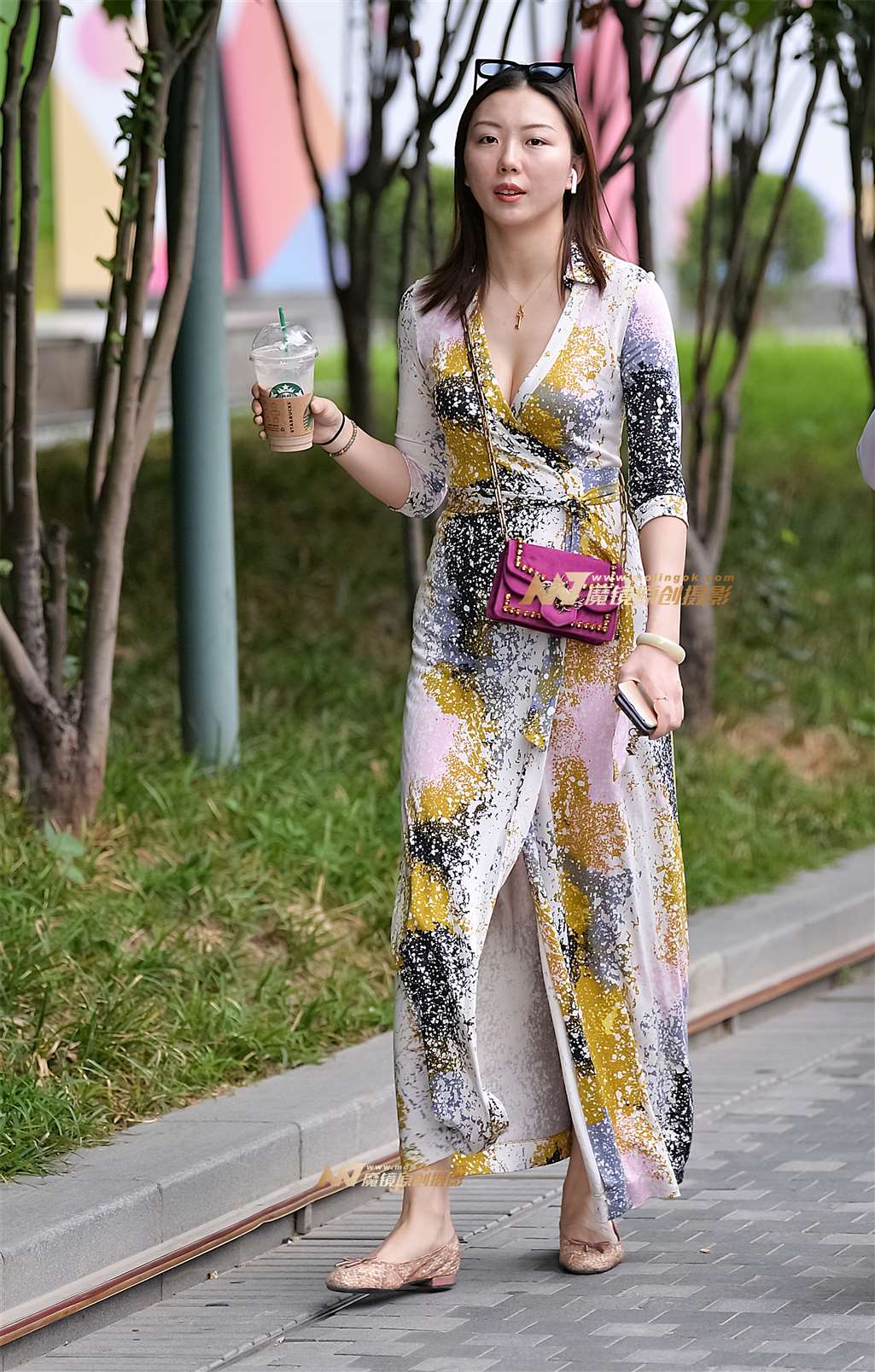 图片[4]-长裙美女温文尔雅，性感魅力-街拍流行馆