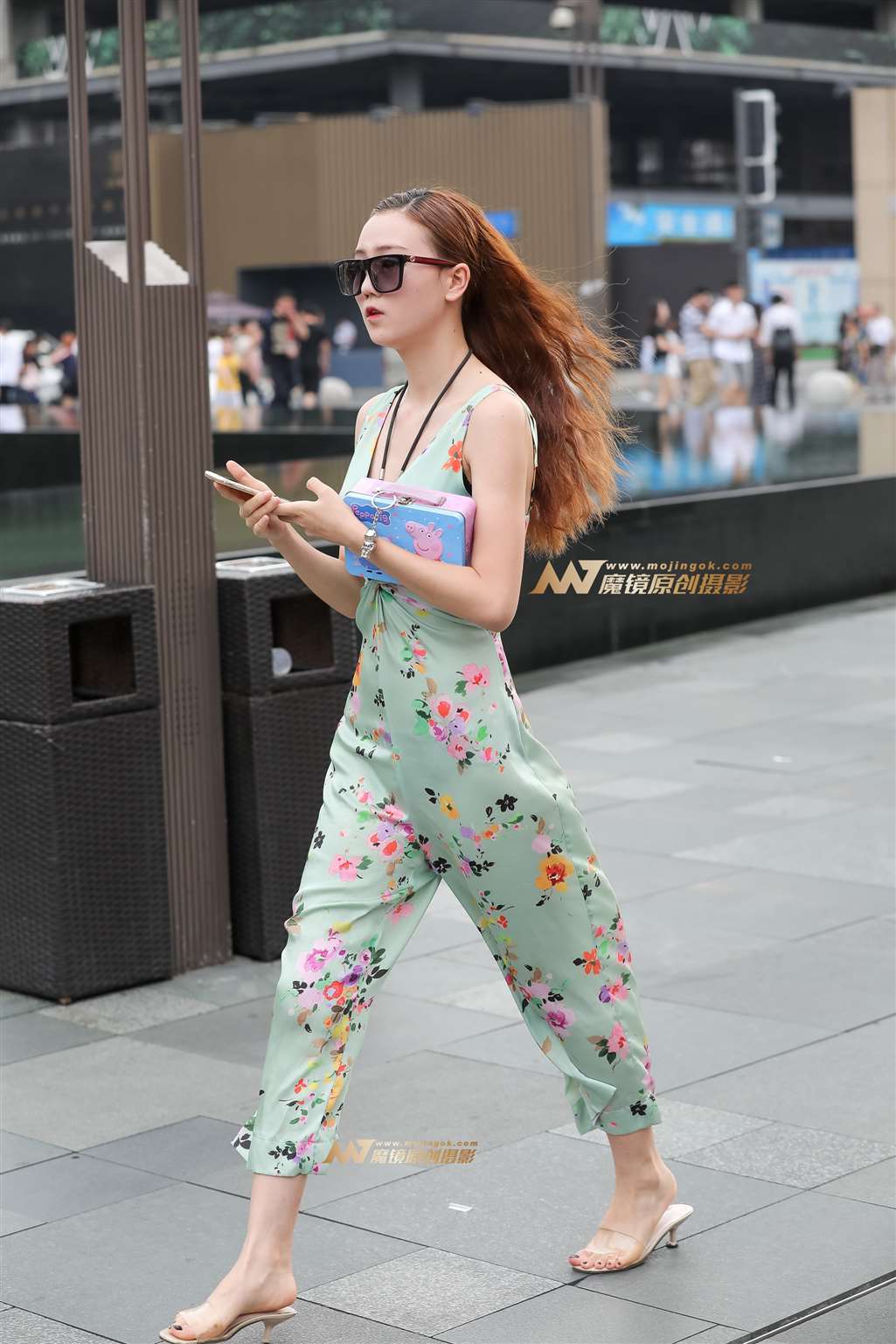 图片[1]-【凯恩赛帖】时尚耀眼的美女-街拍流行馆