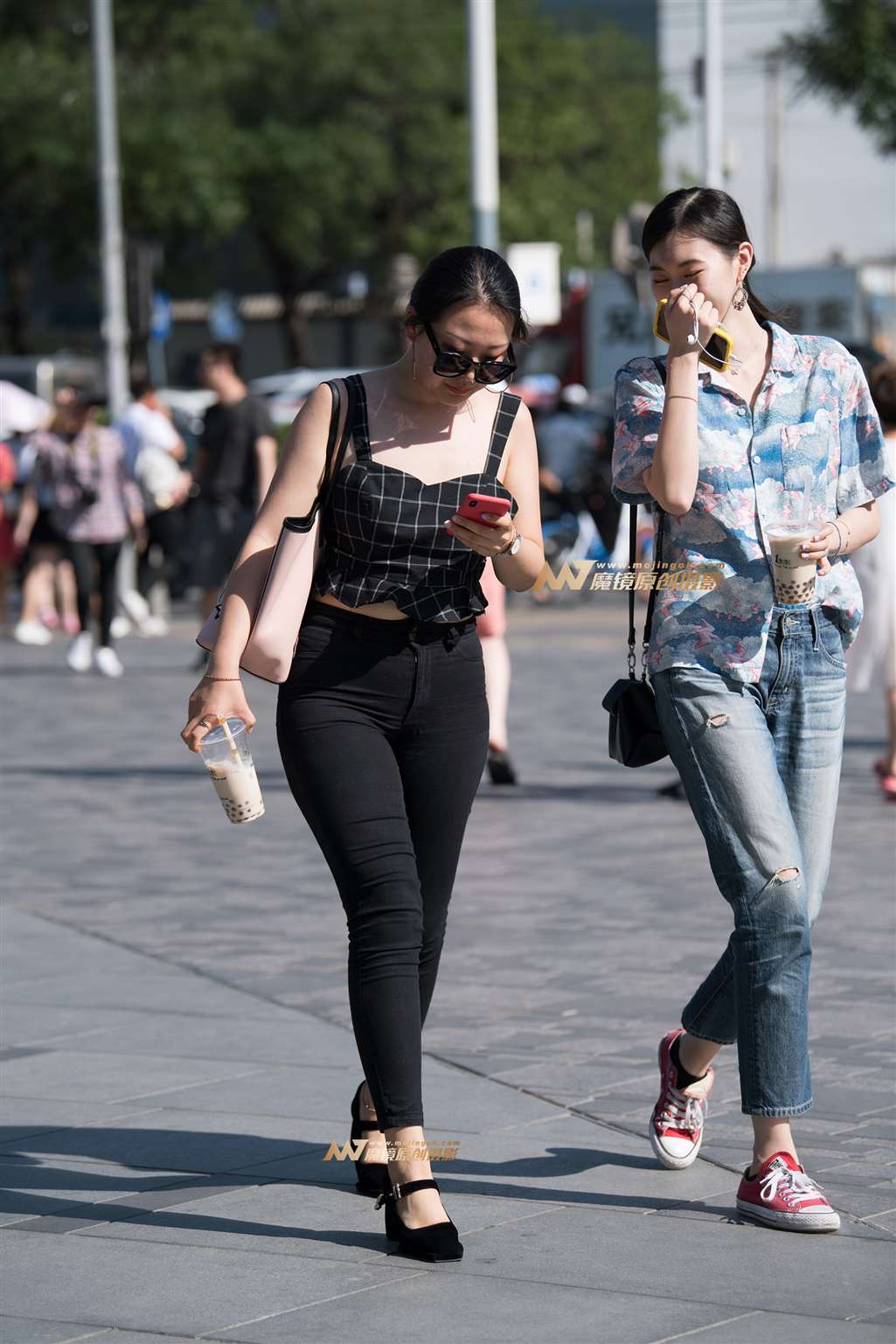 图片[1]-【一只傻麋鹿赛帖】超丰腴紧身黑裤美女-街拍流行馆