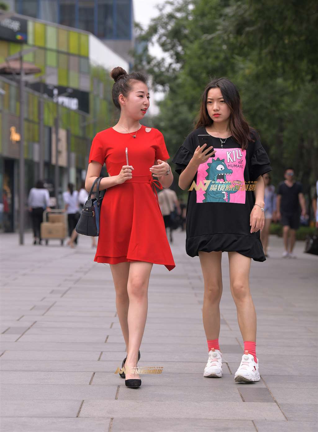 图片[1]-【街拍之魂赛帖】B101、情有独钟红衣少妇-街拍流行馆