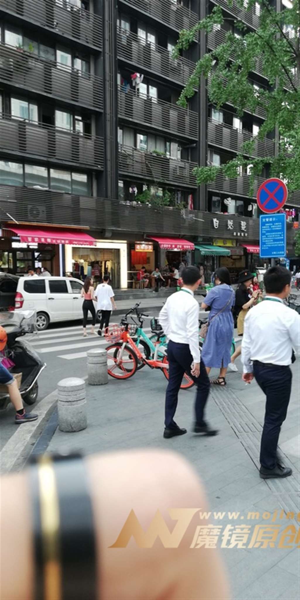 图片[3]-【视觉冲击赛帖】她-这小蛮腰，这美臀，性感至极-街拍流行馆
