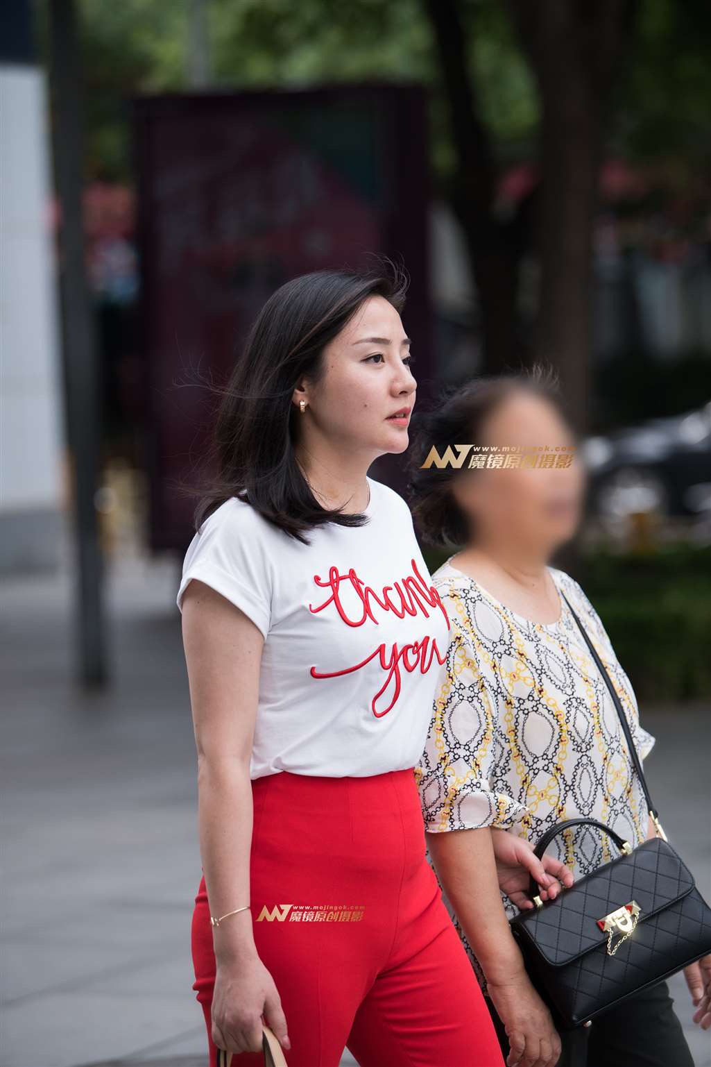 图片[5]-【一只傻麋鹿赛帖】淡雅韵味、红裤轻熟女-街拍流行馆