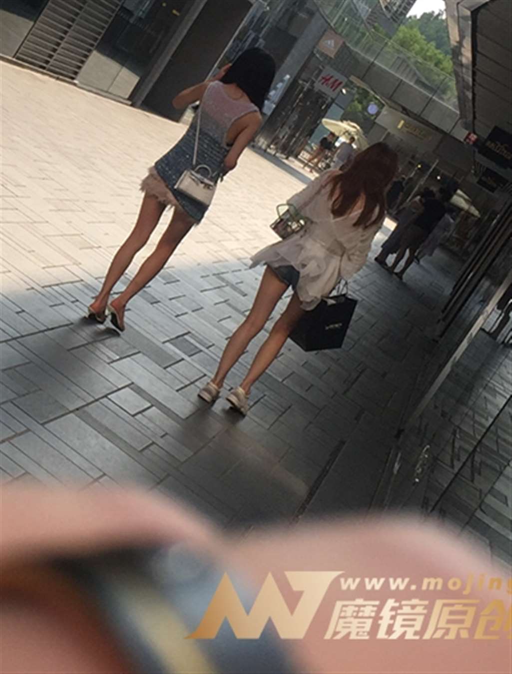 图片[3]-【红石赛帖】两个性感长腿美女-街拍流行馆