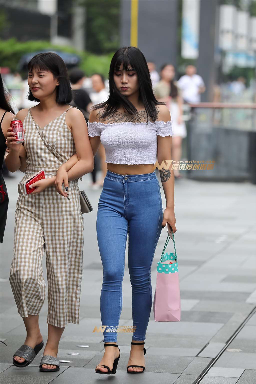 图片[1]-【凯恩赛帖】紧牛肥臀-街拍流行馆