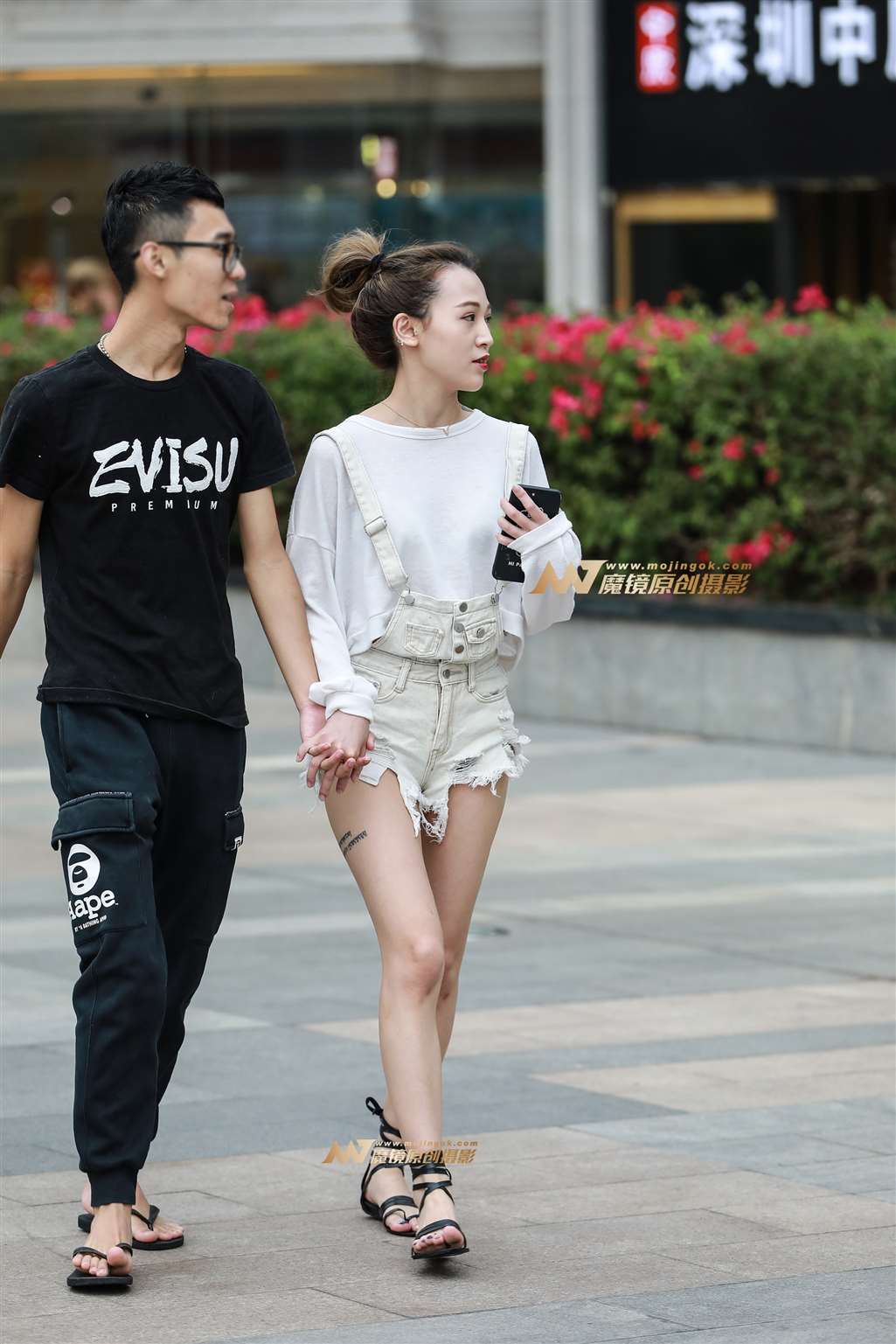 图片[1]-【视觉冲击赛帖】性感热裤女友-街拍流行馆