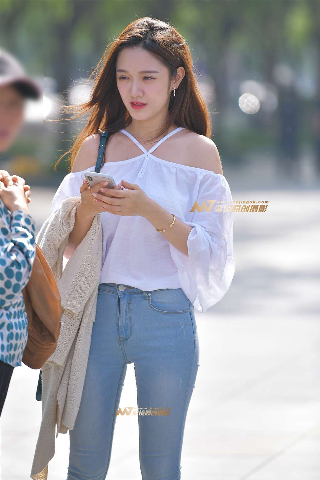 图片[1]-【红石赛贴】漂亮牛仔裤美女-街拍流行馆