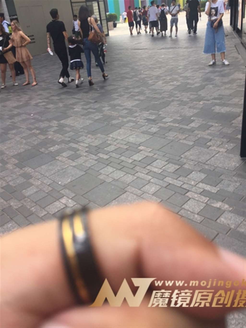 图片[2]-【一只傻麋鹿赛帖】线条流畅、紧牛少妇-街拍流行馆