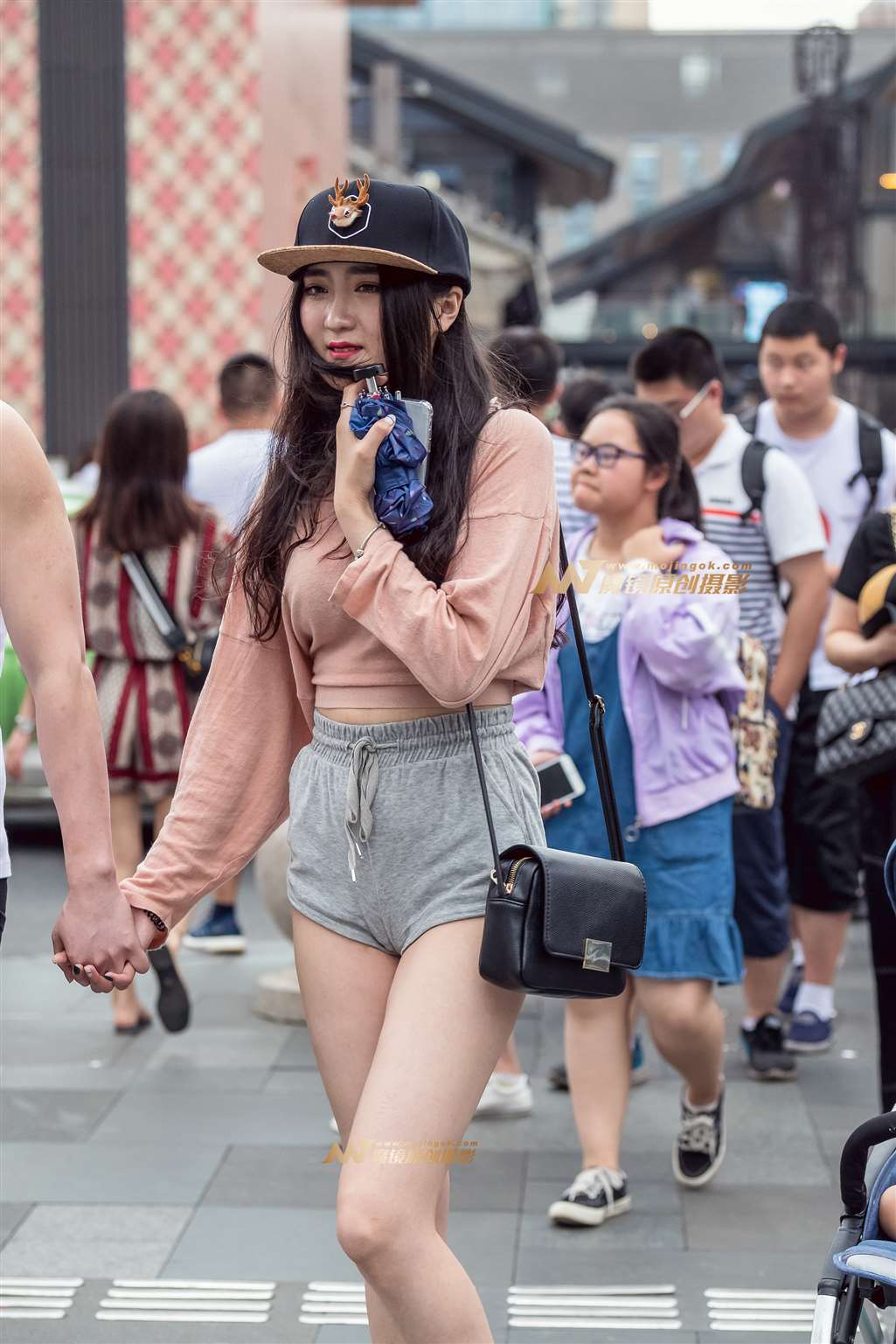 图片[1]-【久久赛帖】短裤美女-街拍流行馆