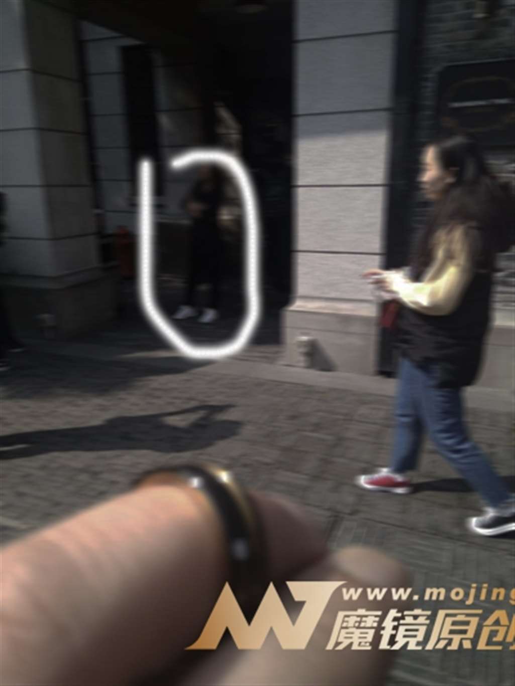 图片[3]-【咔喳赛贴】急匆匆的紧身裤-街拍流行馆