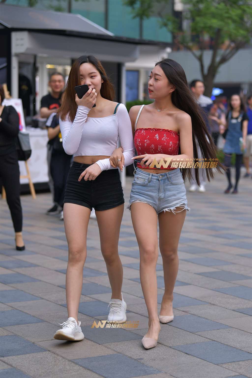 图片[1]-【红石赛帖】长发性感妹子-街拍流行馆