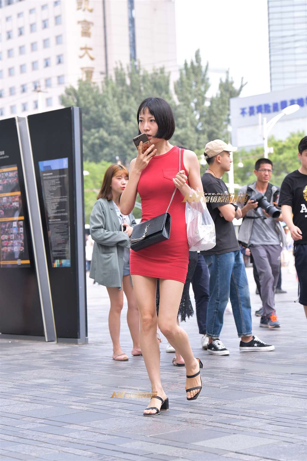 图片[1]-【街拍之魂赛帖】绯红玫瑰-街拍流行馆