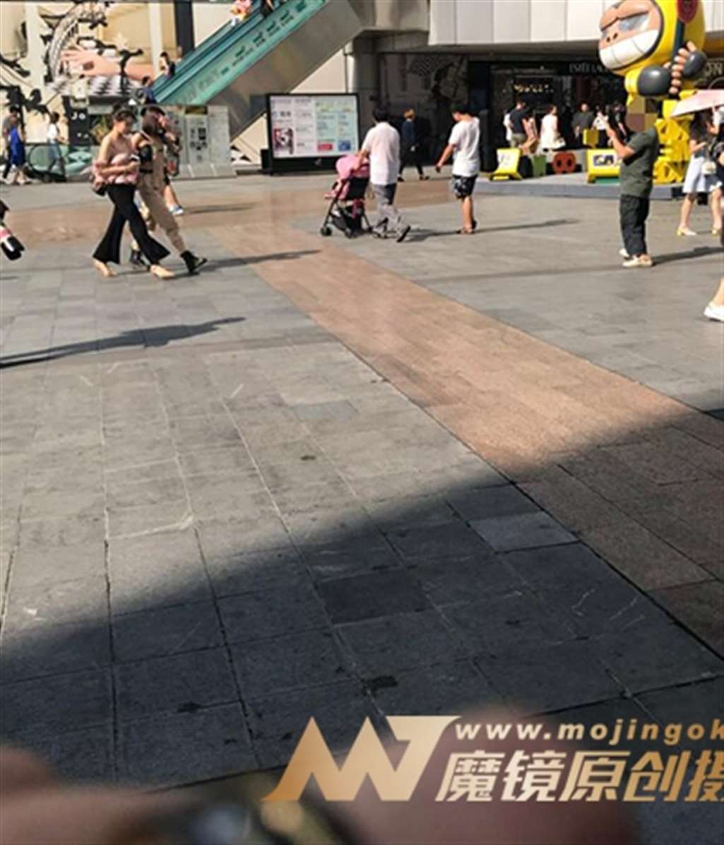 图片[2]-【一只傻麋鹿赛帖】粉衣黑裤美女-街拍流行馆