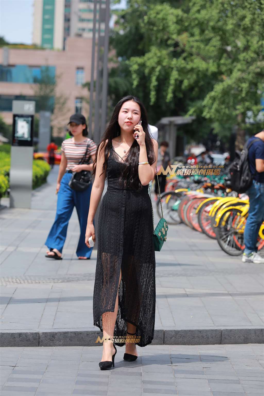 图片[4]-【视觉冲击赛帖】性感吊带连体裙淑女-街拍流行馆