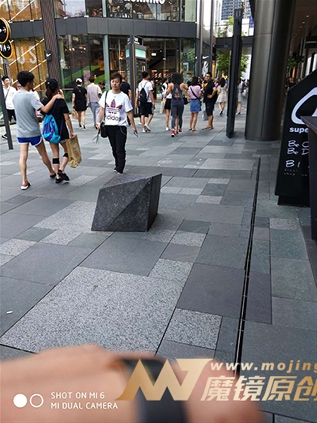 图片[3]-【久久赛帖】蓝色瑜伽裤勾勒完美身形-街拍流行馆