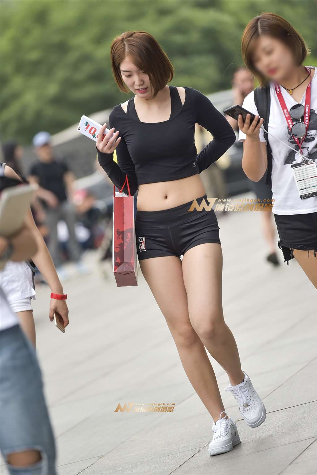 图片[2]-运动裤小妹-街拍流行馆