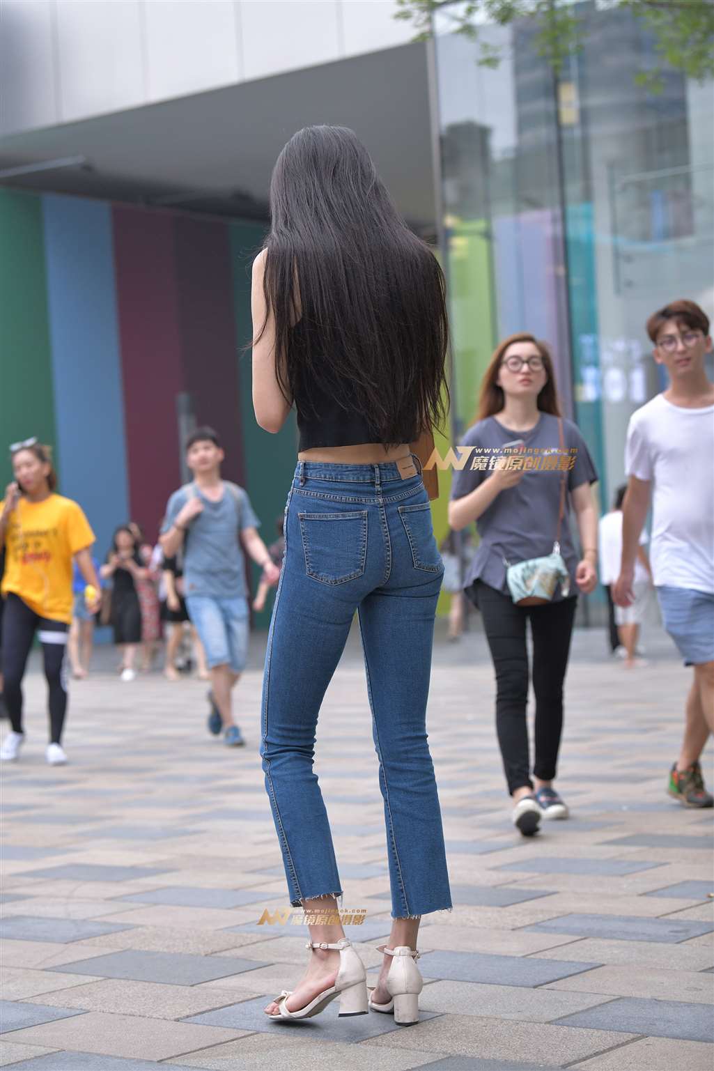 图片[2]-【街拍之魂赛帖】眼神酷酷的美女-街拍流行馆