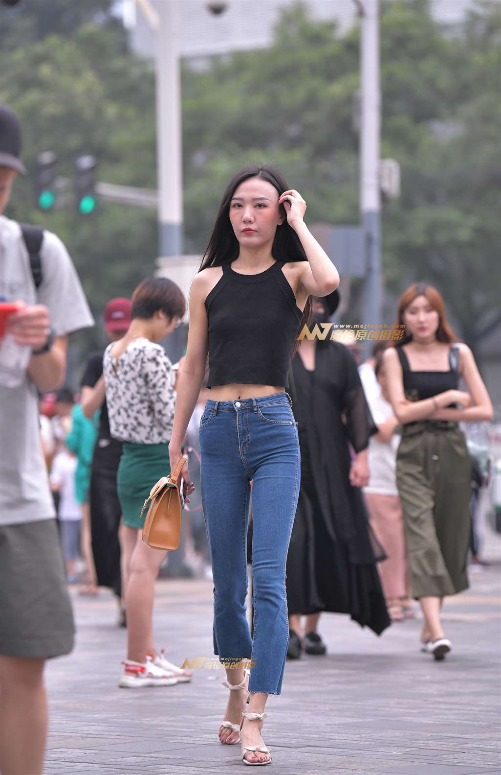 图片[4]-【街拍之魂赛帖】眼神酷酷的美女-街拍流行馆