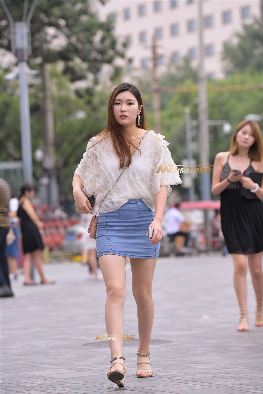 图片[1]-【街拍之魂赛帖】相当有气质的美女-街拍流行馆