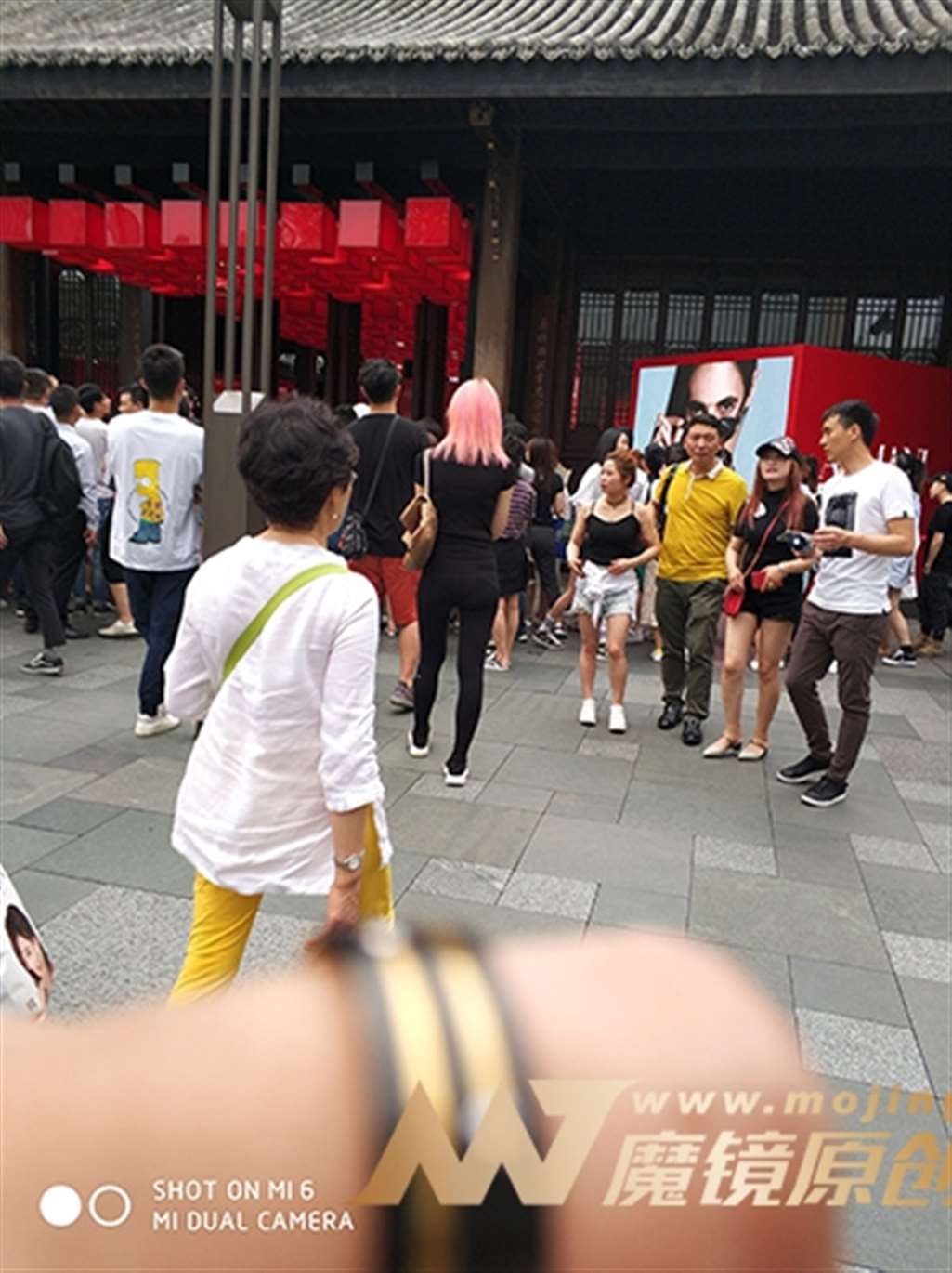 图片[3]-【久久赛帖】紧身黑裤时髦美女-街拍流行馆