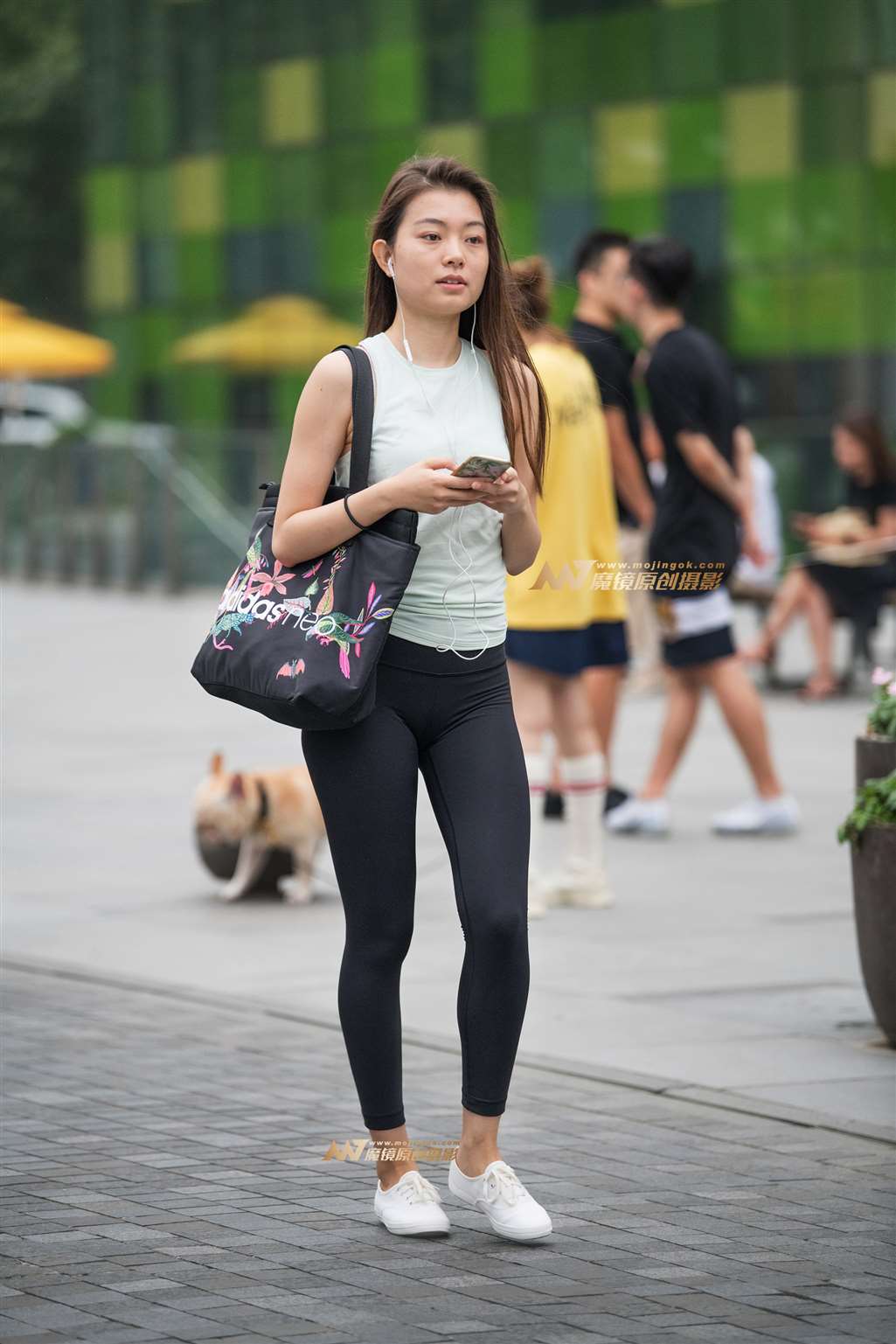 图片[1]-【一只傻麋鹿赛帖】匆匆而过-街拍流行馆