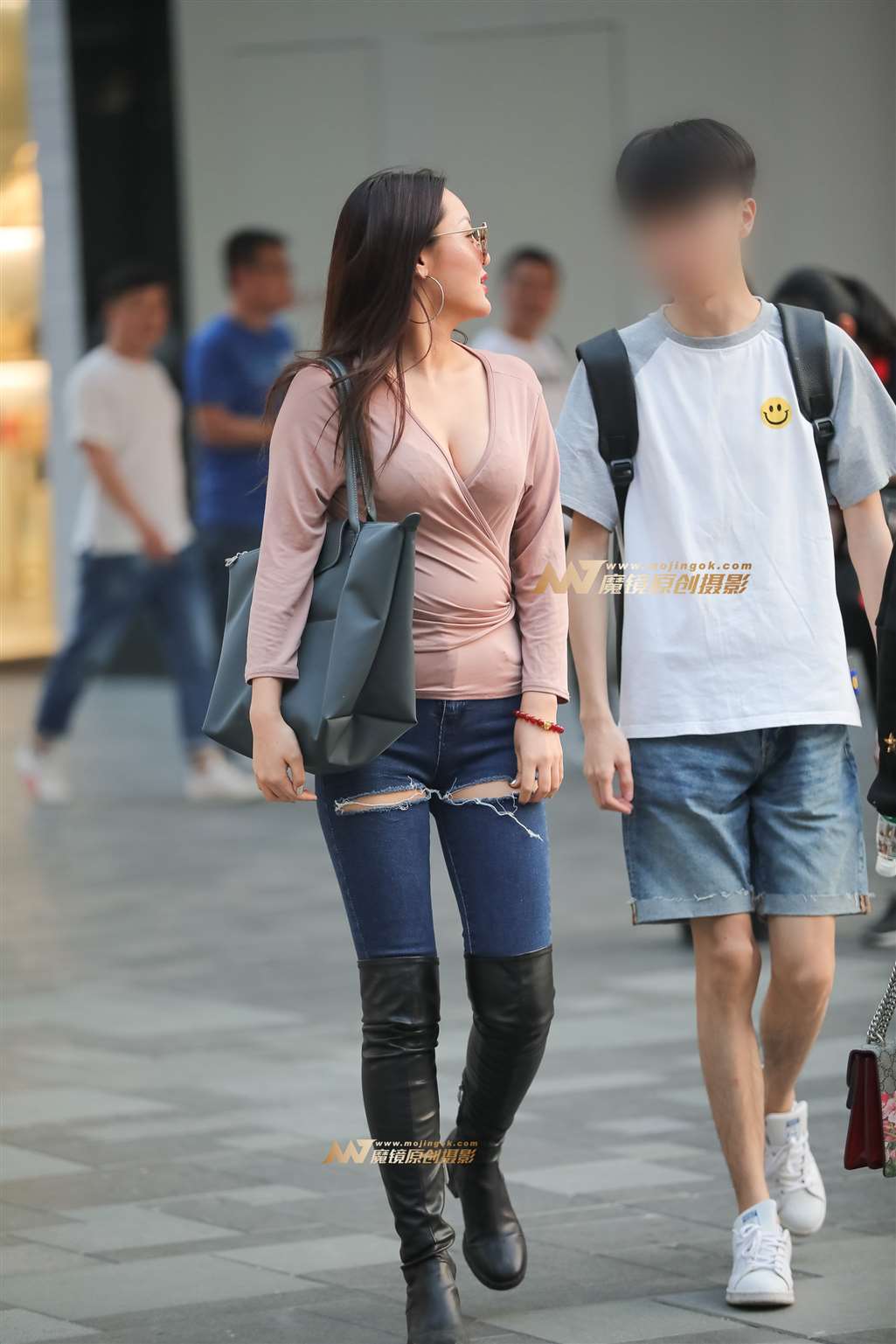 图片[1]-【凯恩赛帖】少妇紧牛-街拍流行馆