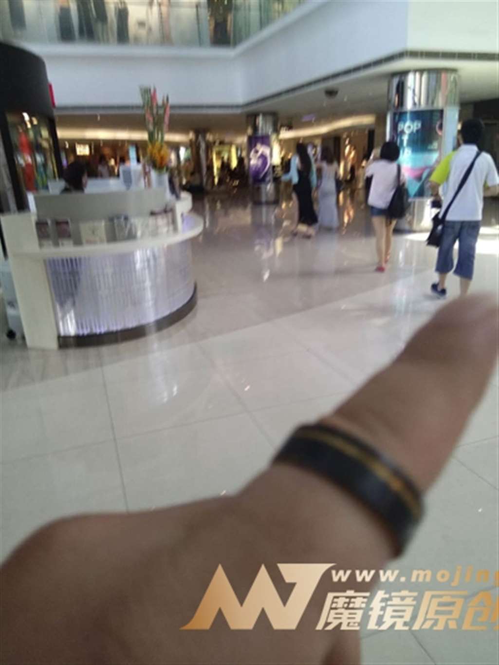 图片[3]-【咔喳赛贴】街边销售-街拍流行馆