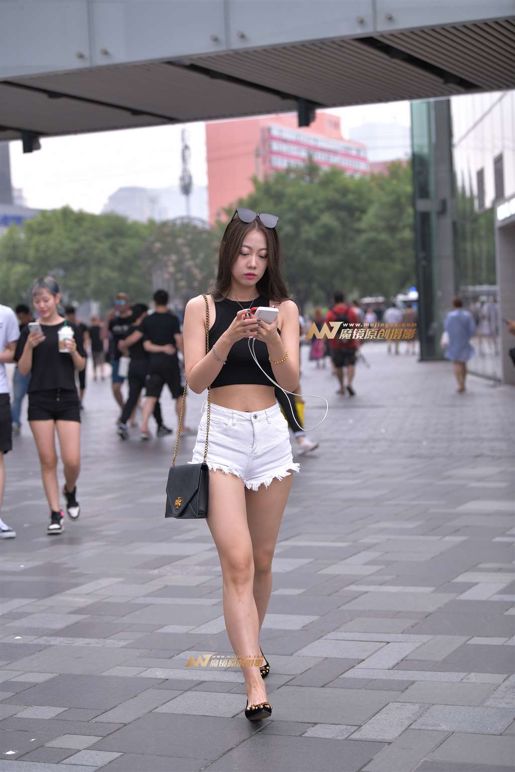 图片[4]-【街拍之魂赛帖】时尚热裤小少妇-街拍流行馆
