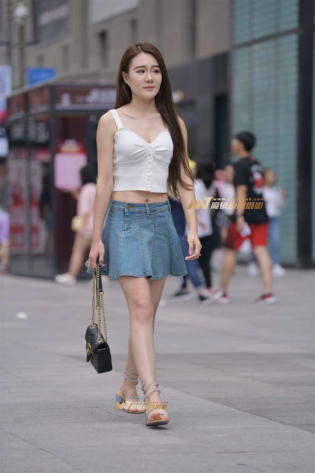 图片[1]-【红石赛帖】牛仔裙清新妹子-街拍流行馆