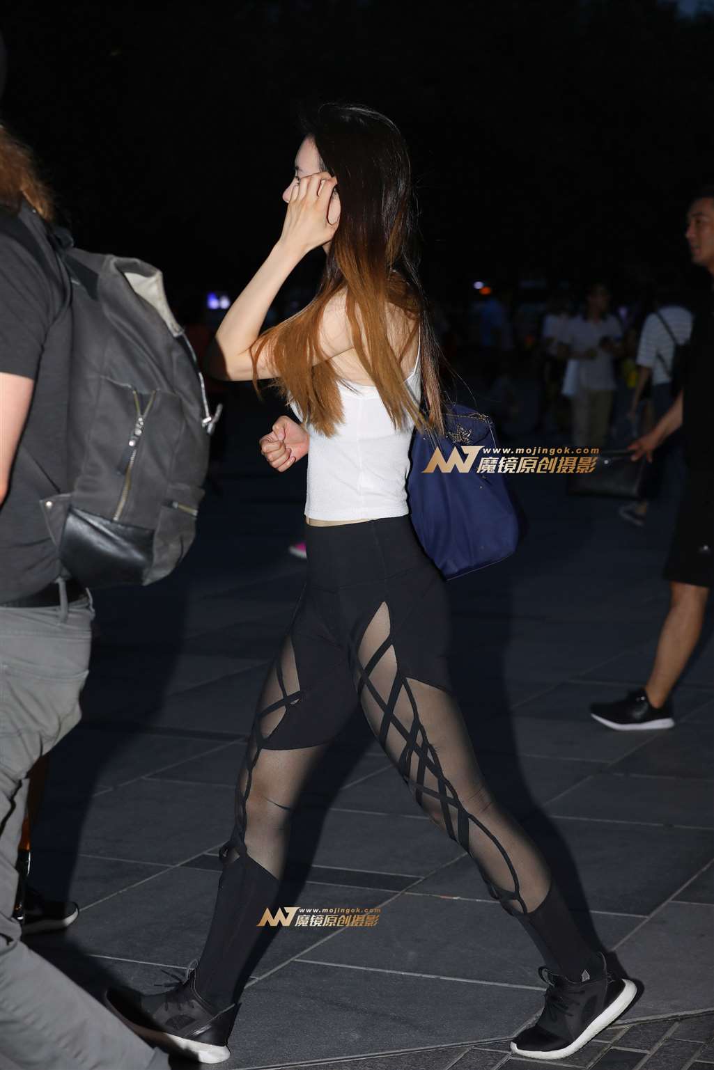 图片[4]-【视觉冲击赛帖】夜拍-健美裤 身材棒美女-街拍流行馆