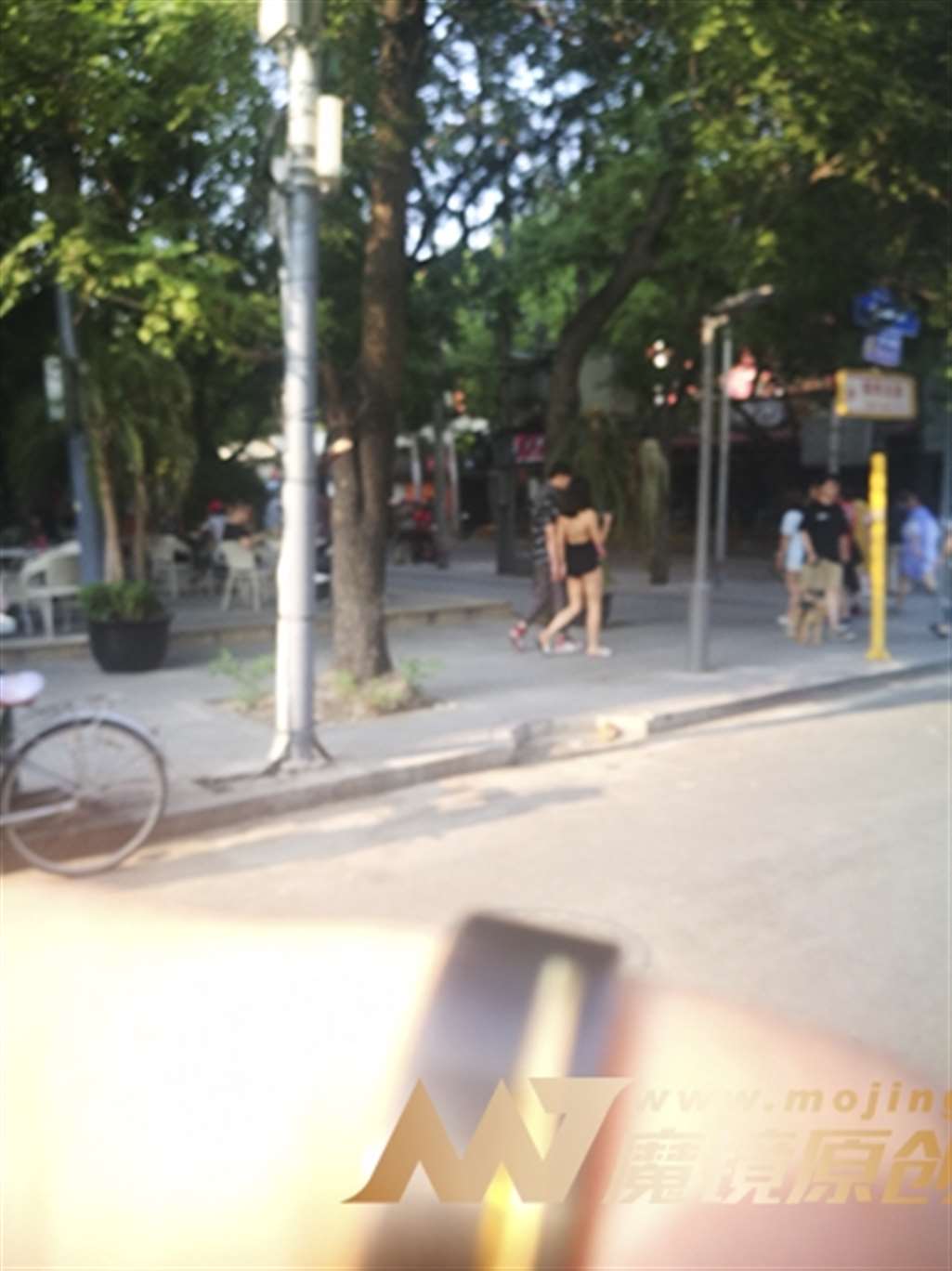 图片[3]-【赛德克赛帖】裸背热裤妹子-街拍流行馆