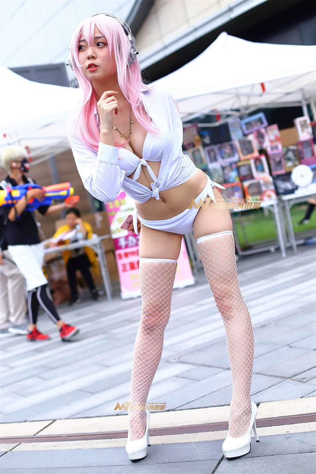 图片[1]-【Mark赛帖】长腿白衣coser-街拍流行馆